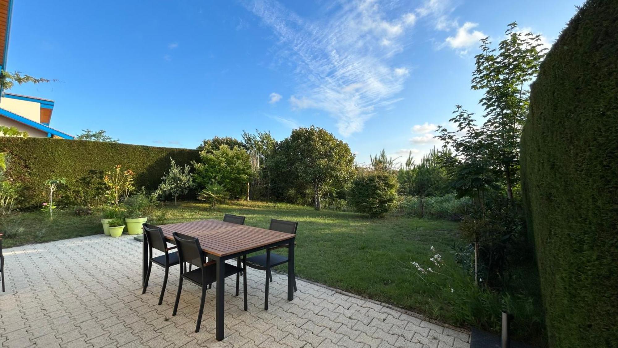 Jolie Maison De Vacances Avec Terrasse Et Jardin Saint-Julien-en-Born Eksteriør bilde